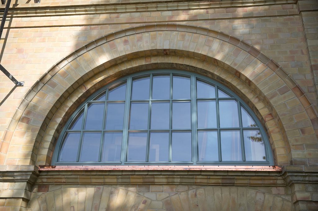 dofabkultur-landskrona-stadsteater-fasta-fönster-halvmåne-fönster
