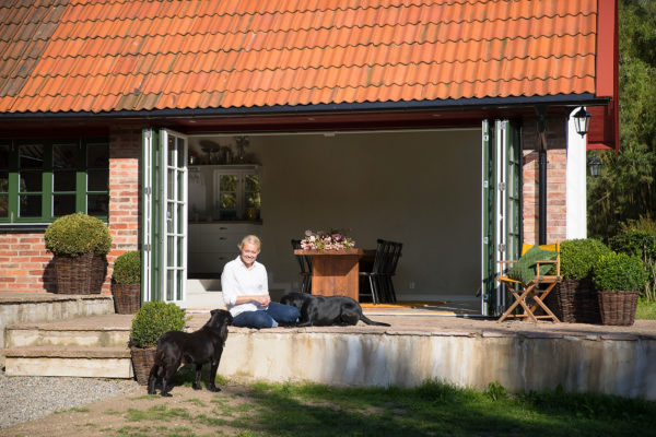 dofabkultur Blentarp vikdörr spröjs helt öppen karolin hundar 2 Vikdörrar DOFAB