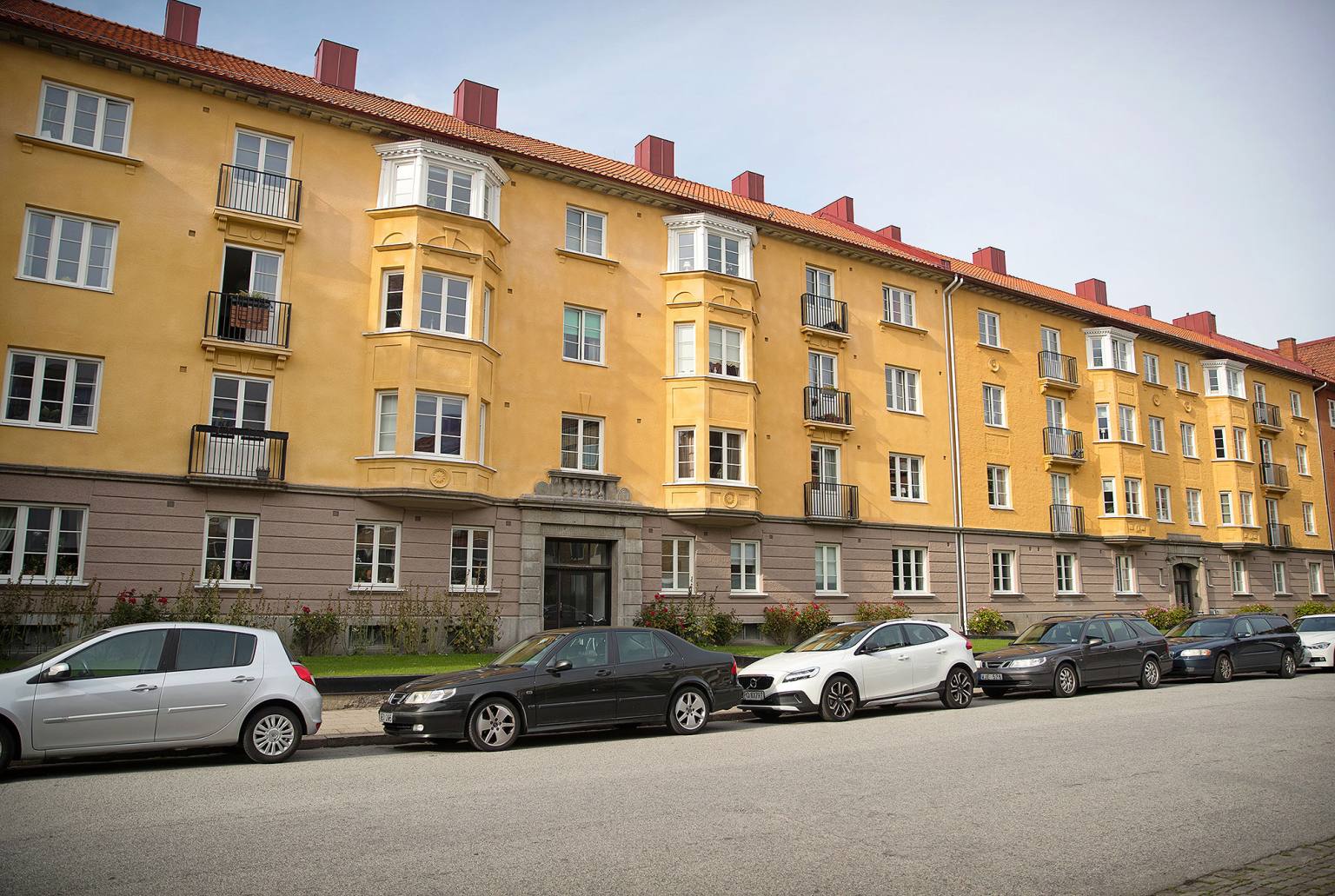 flerfamiljshus och bostadsrättsföreningar dofab klassisk Östra Kristinelundsvägen inåtgående fönster