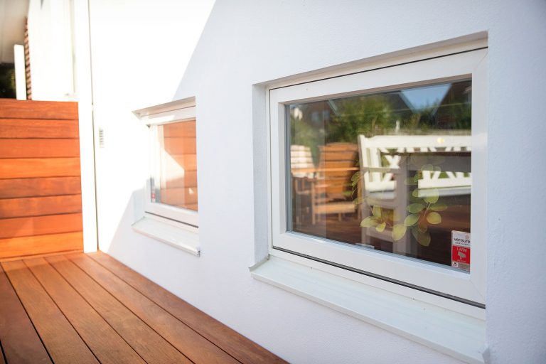 DOFAB Modern fönster utåtgående trä/aluminium