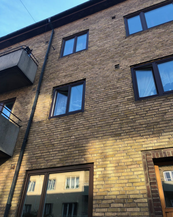 MODERN Inåtgående bruna MODERN Träfönster Trä/alufönster 2- och 3-glas DOFAB